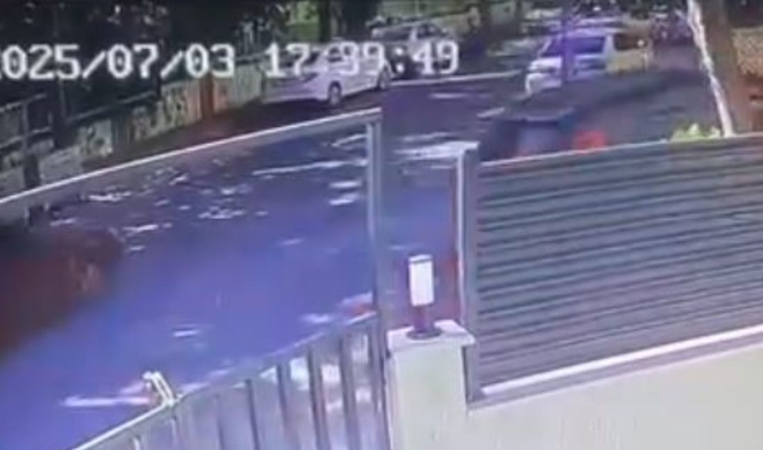 Avcılar'da bir motosikletlinin evvel park halindeki akabinde da seyir halindeki