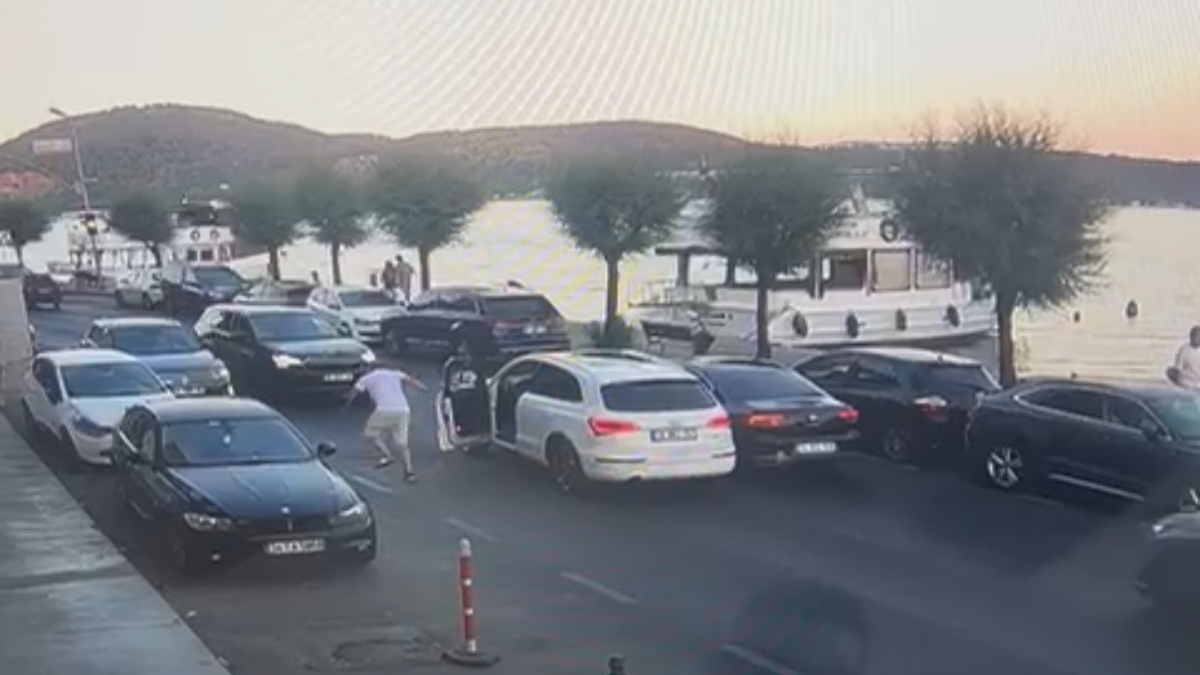 Sarıyer'de polisin 'Dur' ihtarına uymayan şüpheliyle gruplar ortasında kovalamaca yaşandı.