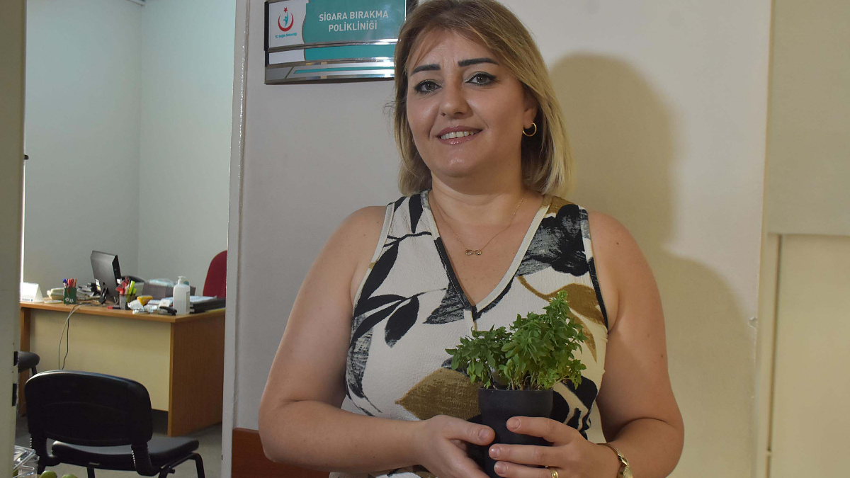 İzmir'de yaşayan ve 4 ay evvel Sıhhat Bakanlığı'nın Sigara Bıraktırma