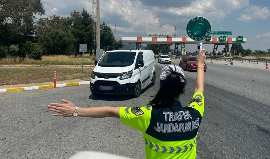 Aydın'da jandarma takımları tarafından yapılan yol denetiminde içerisindekilerin durumundan şüphelenilerek