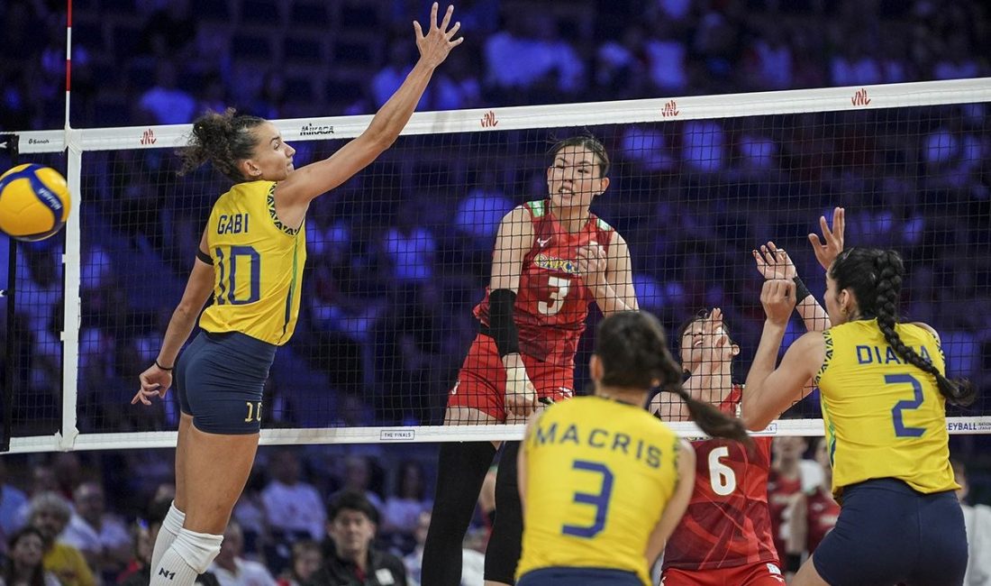 Voleybol'da Kadınlar Milletler Ligi yarı finalinde Brezilya, Japonya'yı yenerek finalde