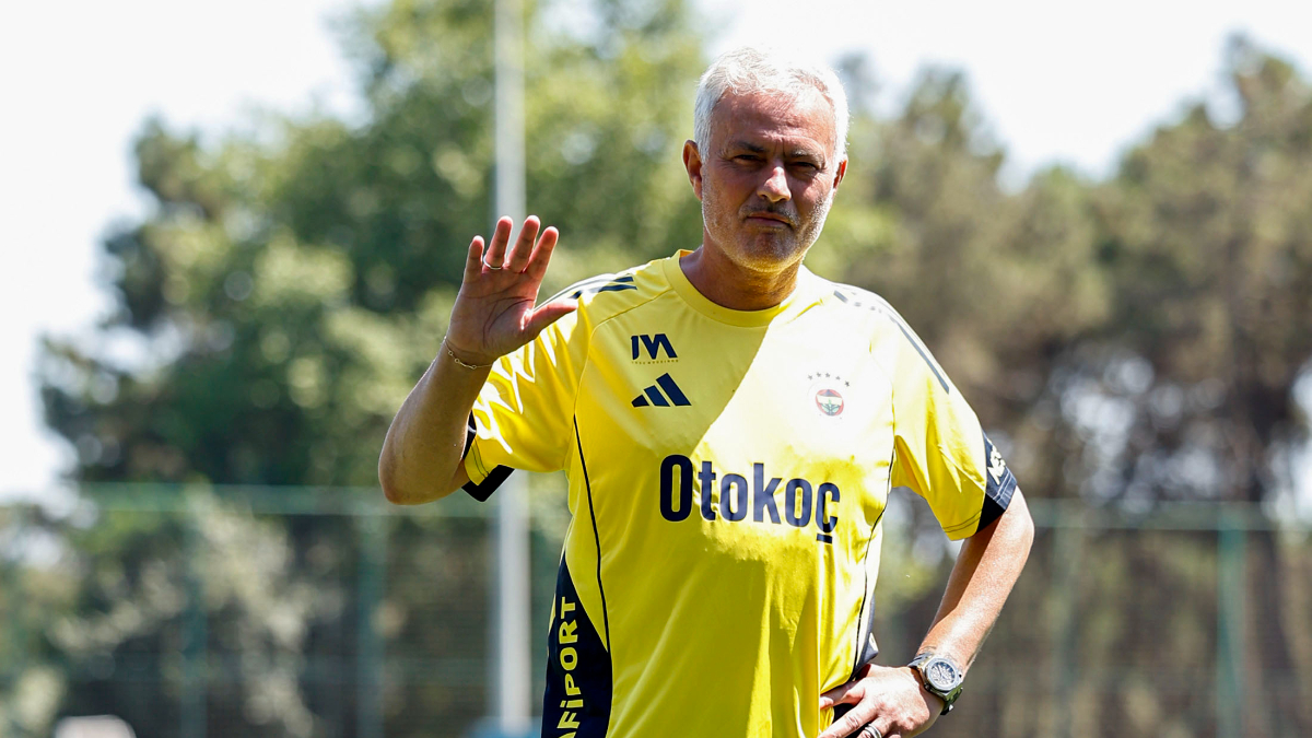 Fenerbahçe'de teknik yönetici Jose Mourinho’nun takımına katılan isimler Antonio Dias,