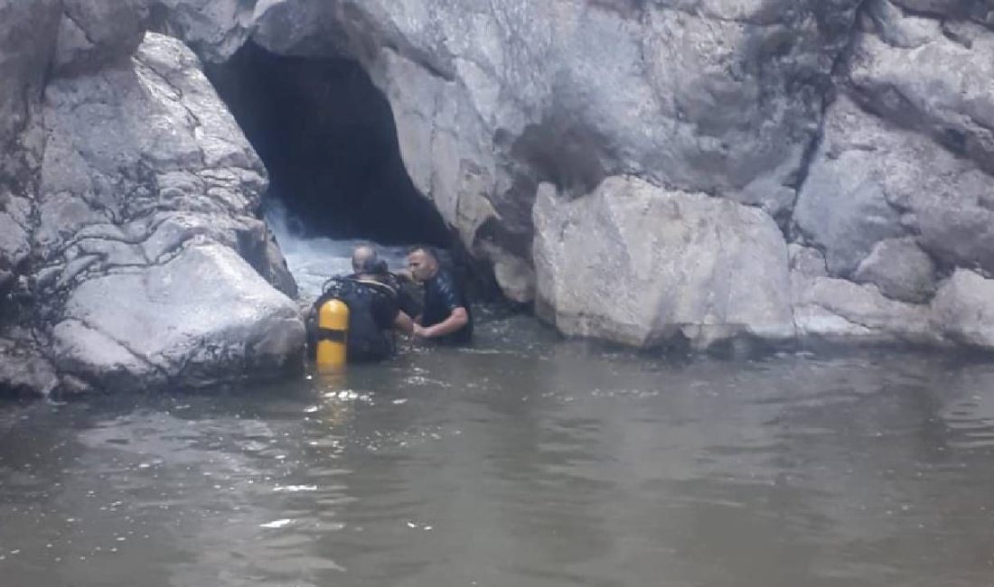 Tokat'taki Zinav Kanyonu'nda ayağı kayan Turan Başaran, 5 metrelik şelaleden