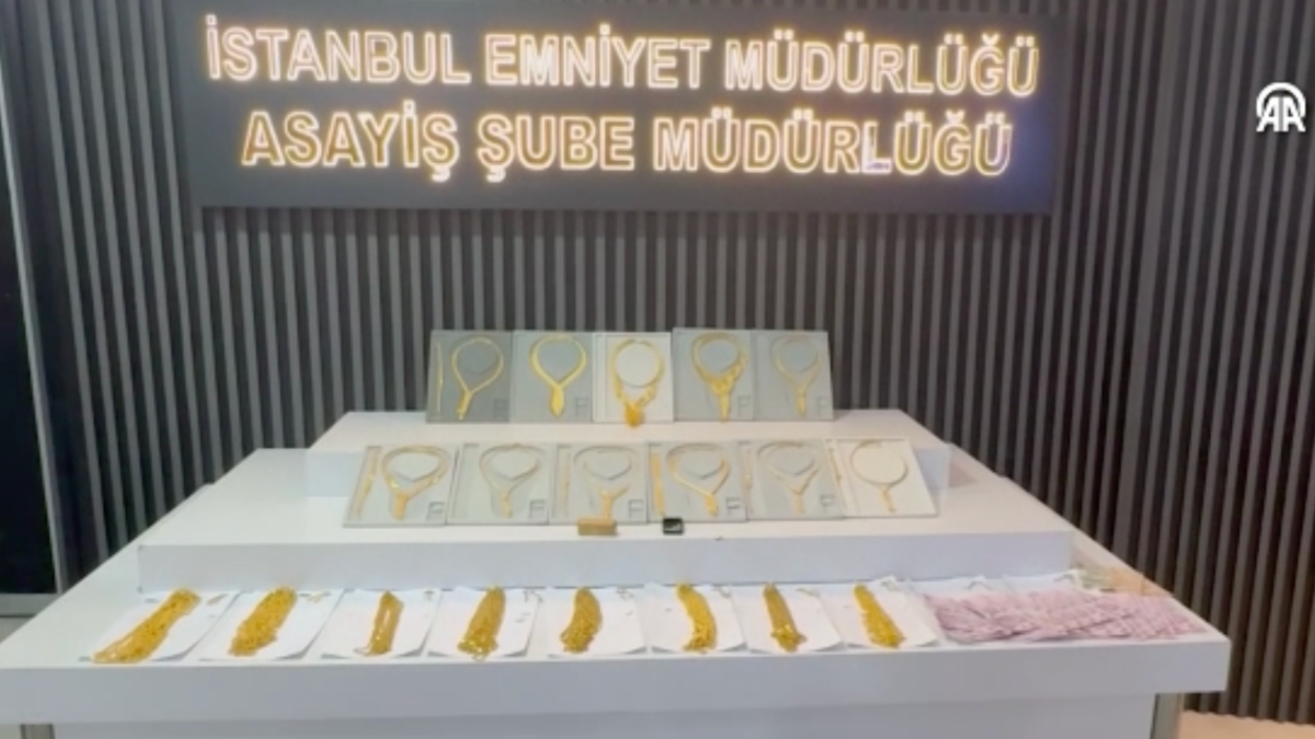 İstanbul Kapalıçarşı'da operasyon... Düzmece altınla dolandırıcılık yapan 3 kuşkulu, polis