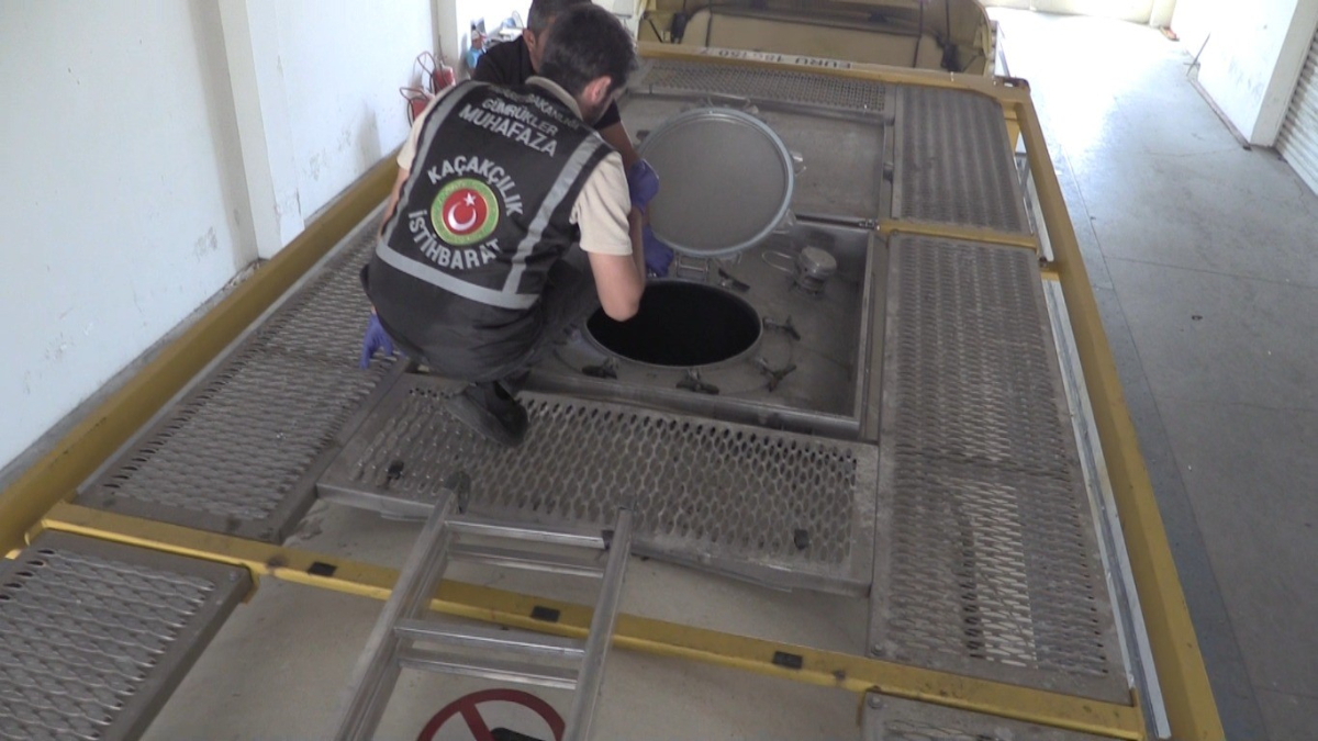 Kapıkule Hudut Kapısı'nda kuşkulu yoğunluk tespit edilen tankerden 10 bine
