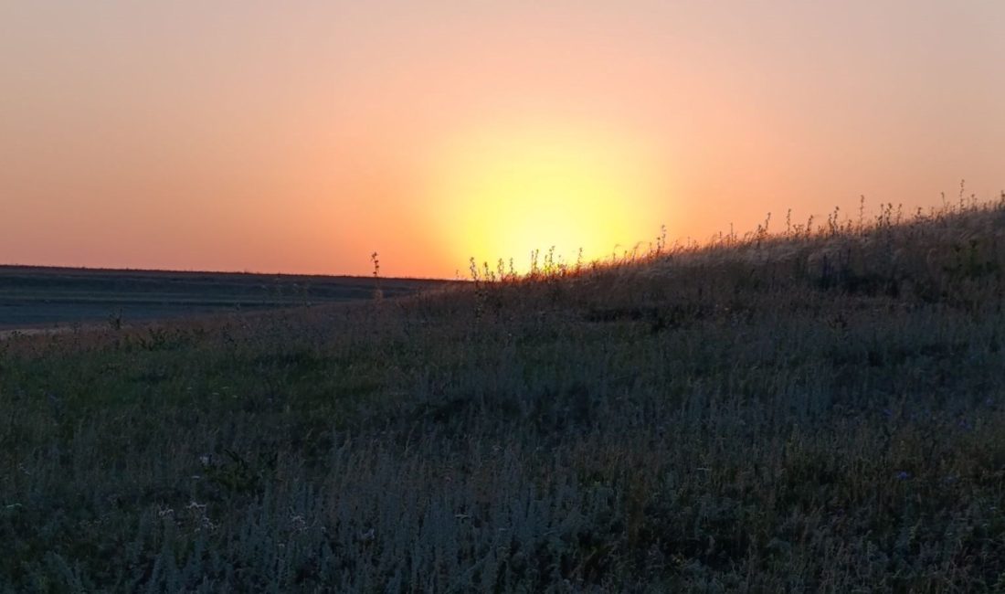 Doğu Anadolu'nun kadim kenti Kars, sabahın birinci ışıklarıyla birlikte adeta