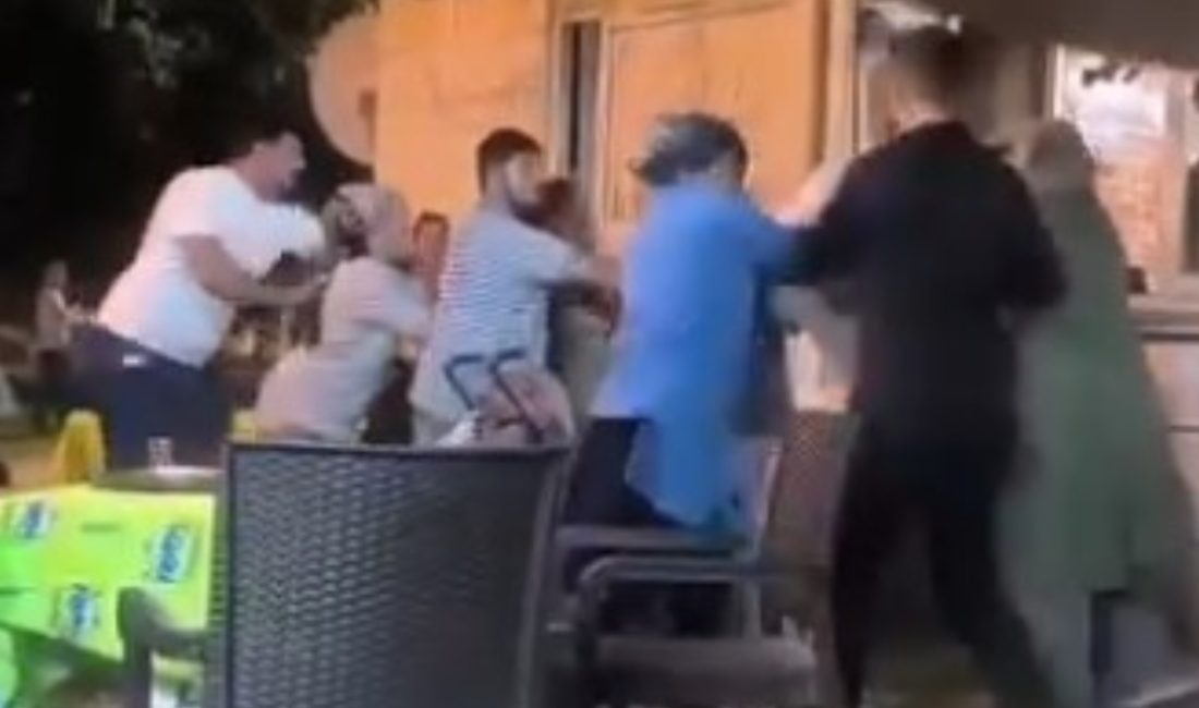 Kocaeli’nin Gölcük ilçesinde kıyıda bayanlar ortasında çıkan arbede, etraftaki vatandaşlarca