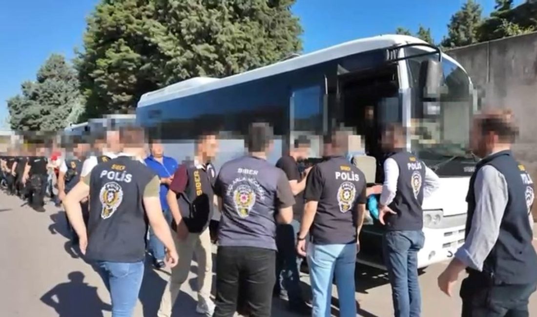 Kocaeli merkezli 20 vilayette düzenlenen operasyonda geçersiz uygulama üzerinden dolandırdıkları