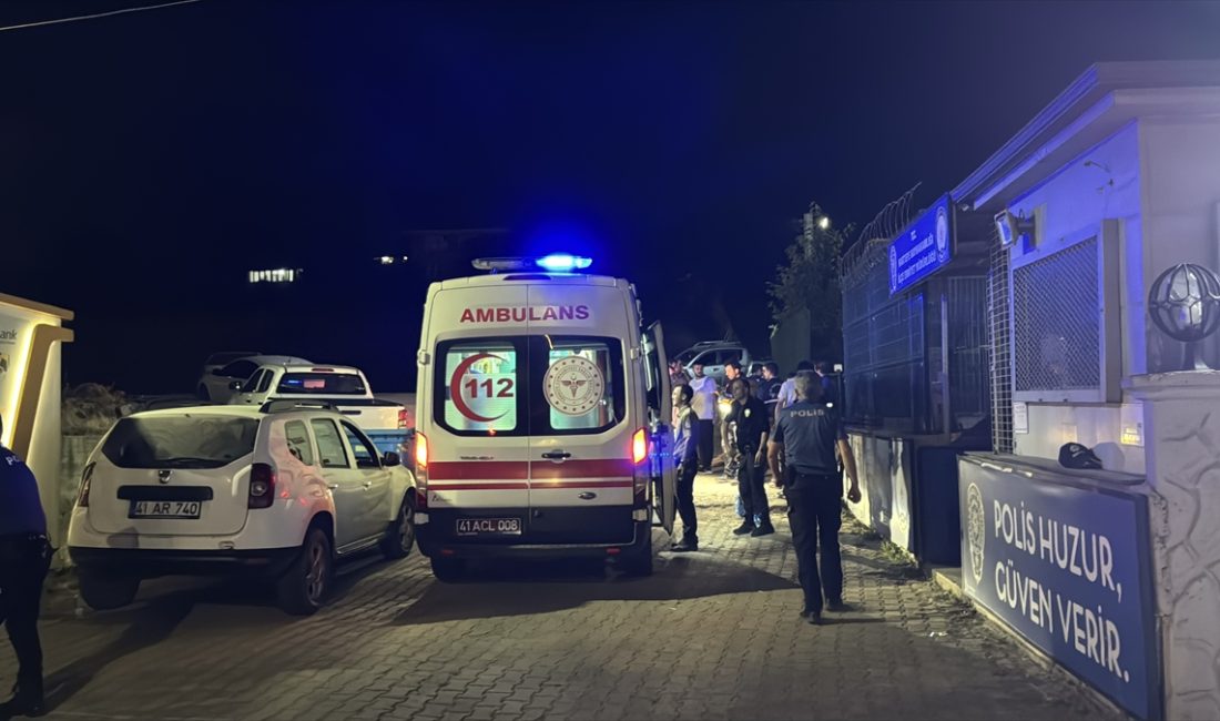 Kocaeli'de çıkan silahlı hengamede yaralanan 2 kişi hastaneye kaldırıldı.