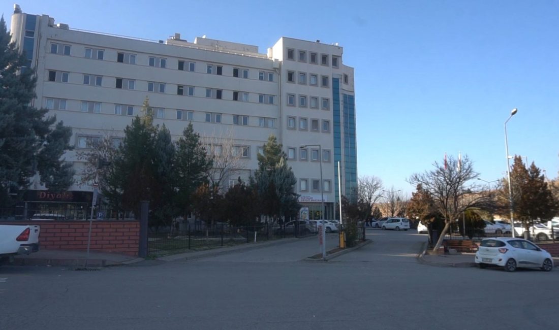 Siirt'in Kurtalan ilçesinde ölen komşusunun cenazesinde kötüleşen 71 yaşındaki Orhan