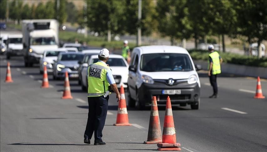 İstanbul Ümraniye'de bir alt geçit tünelini kaparak konvoy oluşturan bir