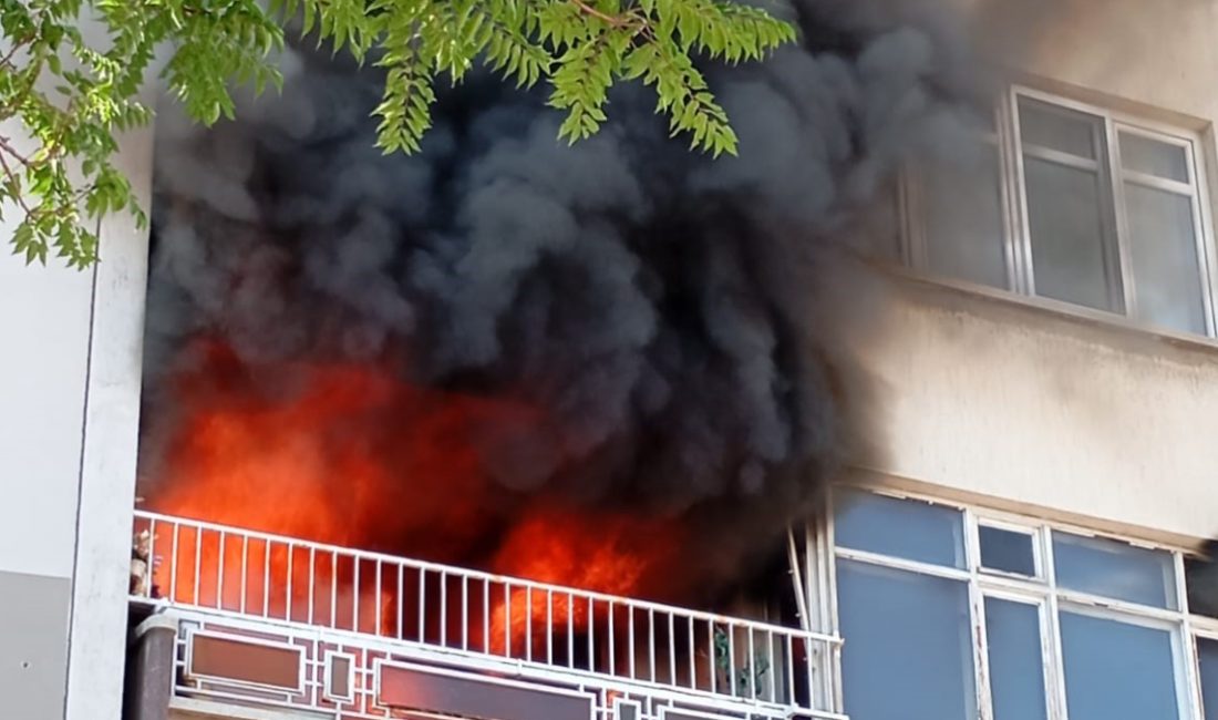 Selçuklu ilçesinde 5 katlı apartmandan çıkan yangında, apartman sakinleri itfaiye