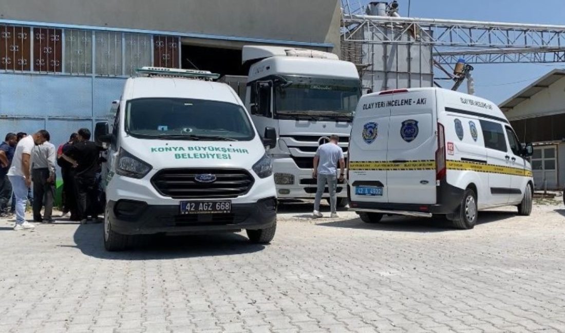 Karatay ilçesinde yem fabrikasında çalışan 18 yaşındaki genç, tırdan boşaltılan