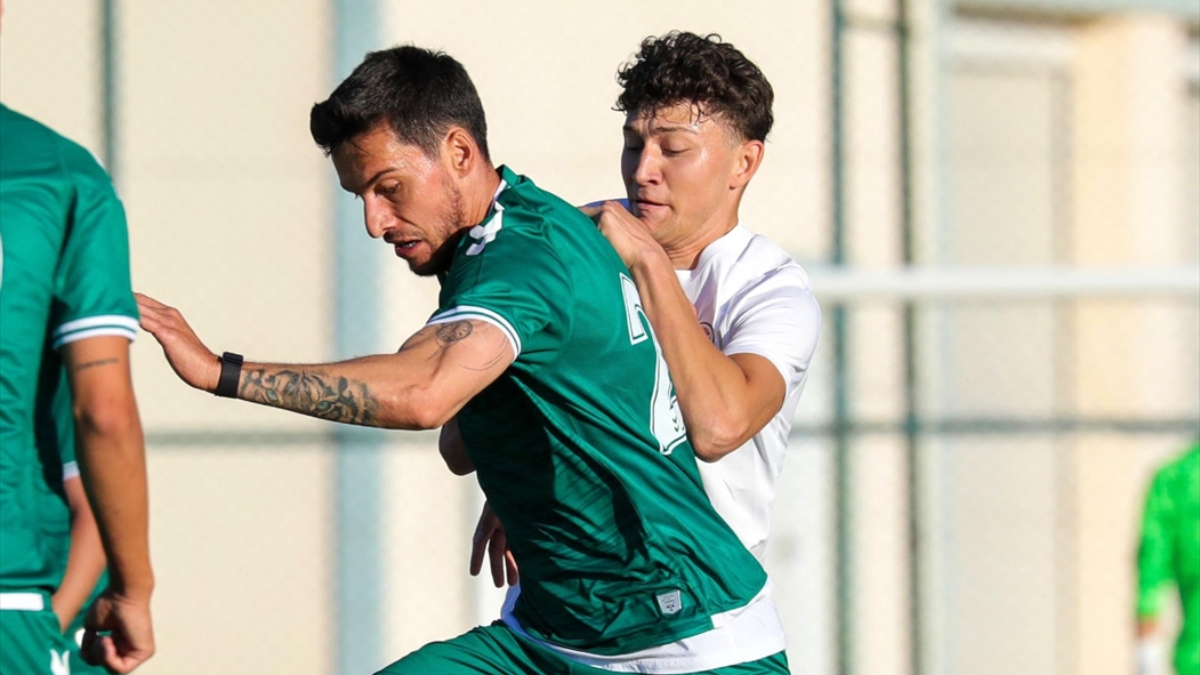 Süper Lig takımlarından Konyaspor ile Rizespor ortasında oynanan hazırlık maçını