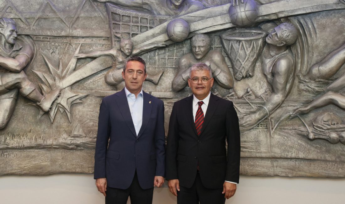 Konyaspor Kulübü, Fenerbahçe Lideri Ali Koç'un makamına ziyarette bulundu.