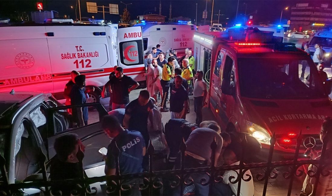 Bursa'da kırmızı ışık ihlali nedeniyle iki araba çarpıştı. 2’si ağır