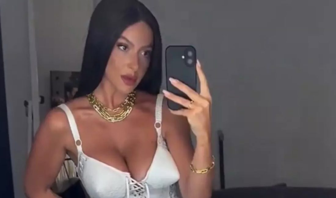 Yaptığı paylaşımlarla sık sık gündem olan ünlü müzikçi Hadise, siyah