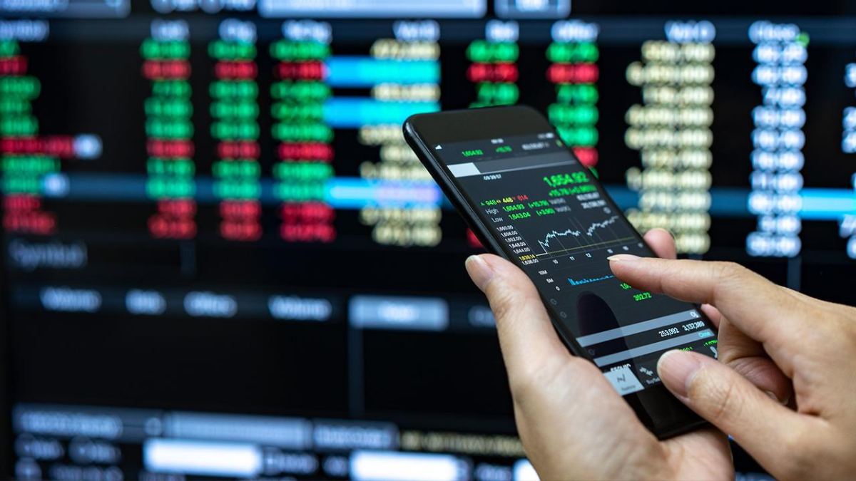 İstanbul hür piyasada dolar 40,3980 liradan, avro 47,0430 liradan güne