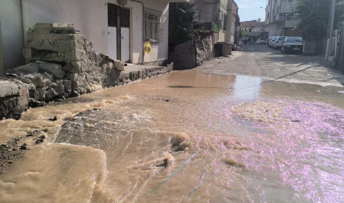 Siirt’in Kurtalan ilçesinde sabah saatlerinde meydana gelen içme suyu çizgisindeki