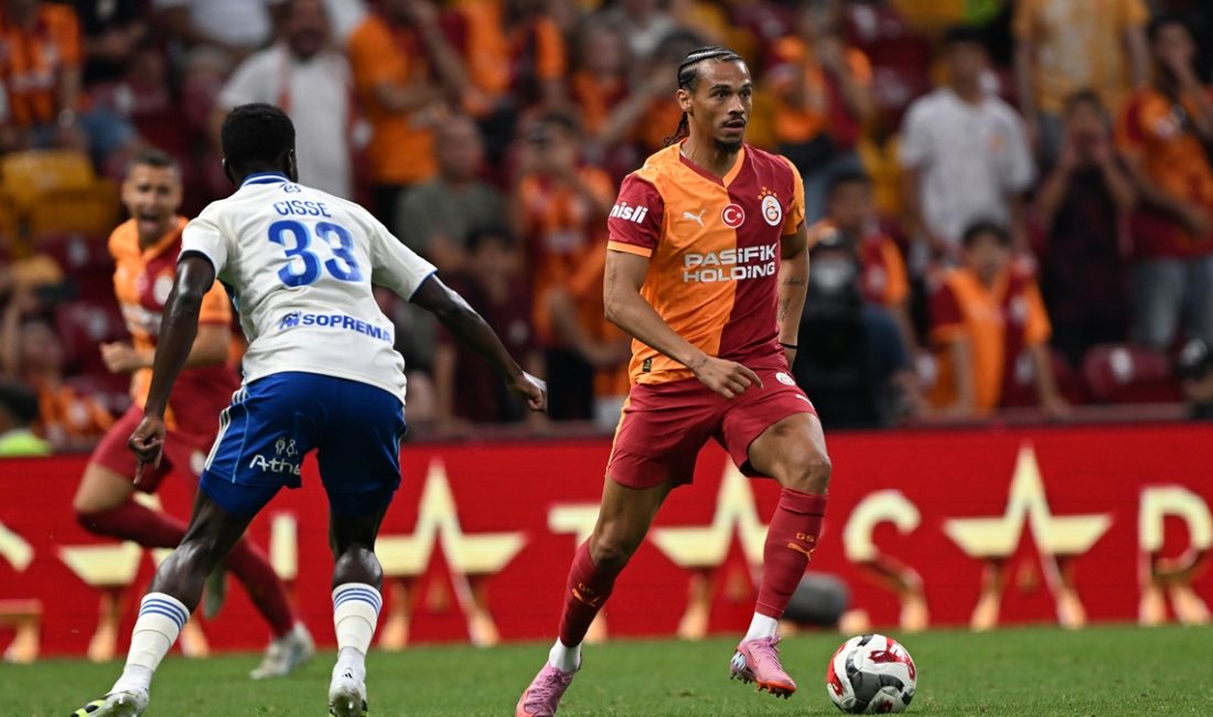 Galatasaray'ın yeni transferi Leroy Sane, Strasbourg maçında birinci defa sarı