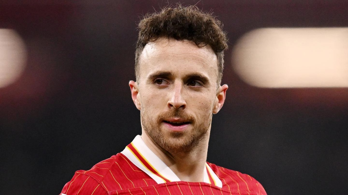 Liverpool futbolcusu Diogo Jota (28), geçirdiği trafik kazası sonrası araçta