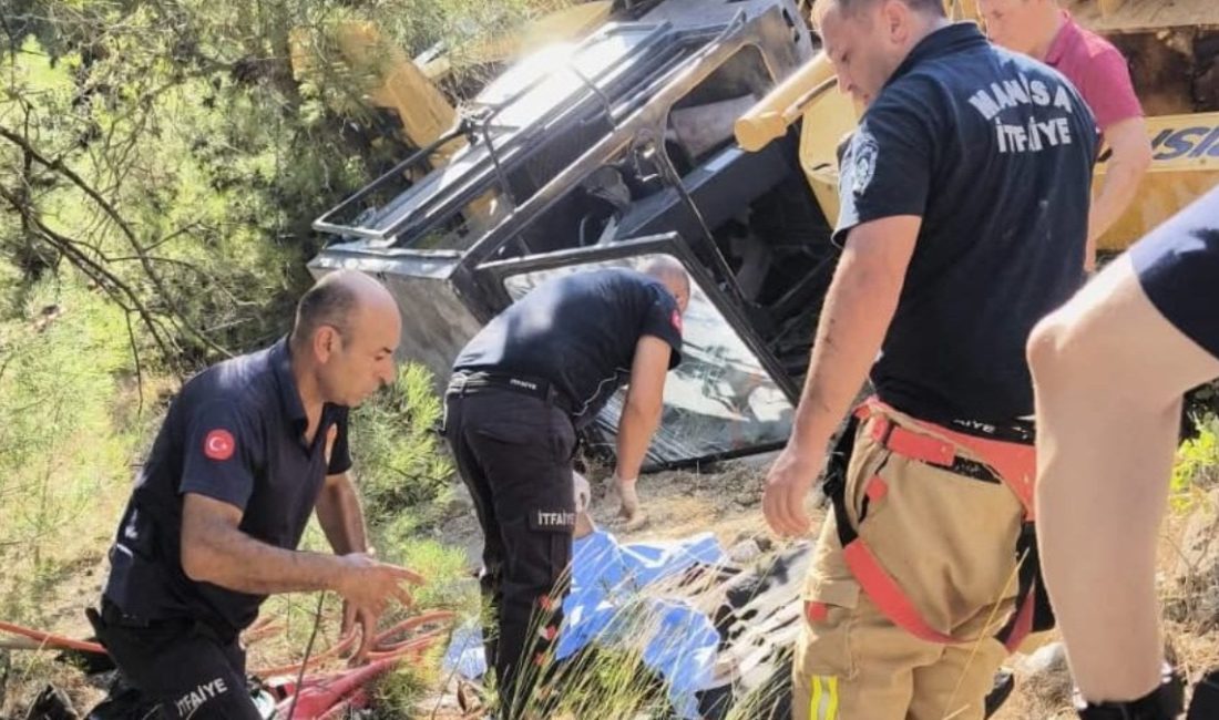 Manisa'da şarampole devrilen greyderin operatörü olay yerinde hayatını yitirdi.