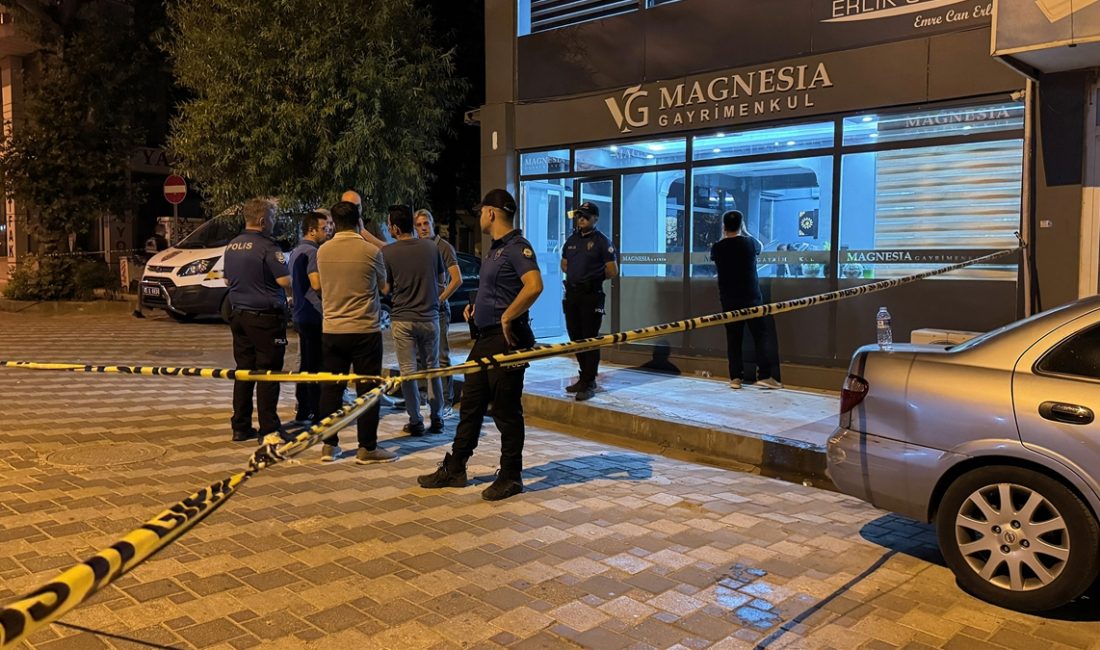 Manisa'da emlak ofisinde çıkan silahlı hengamede 1 kişi ömrünü yitirdi,