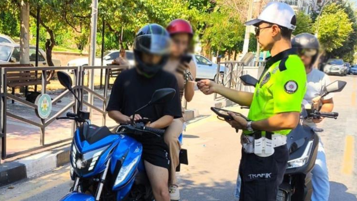Manisa'da gerçekleştirilen motosiklet kontrollerinde kusurlu görülen 953 şoföre toplam 3