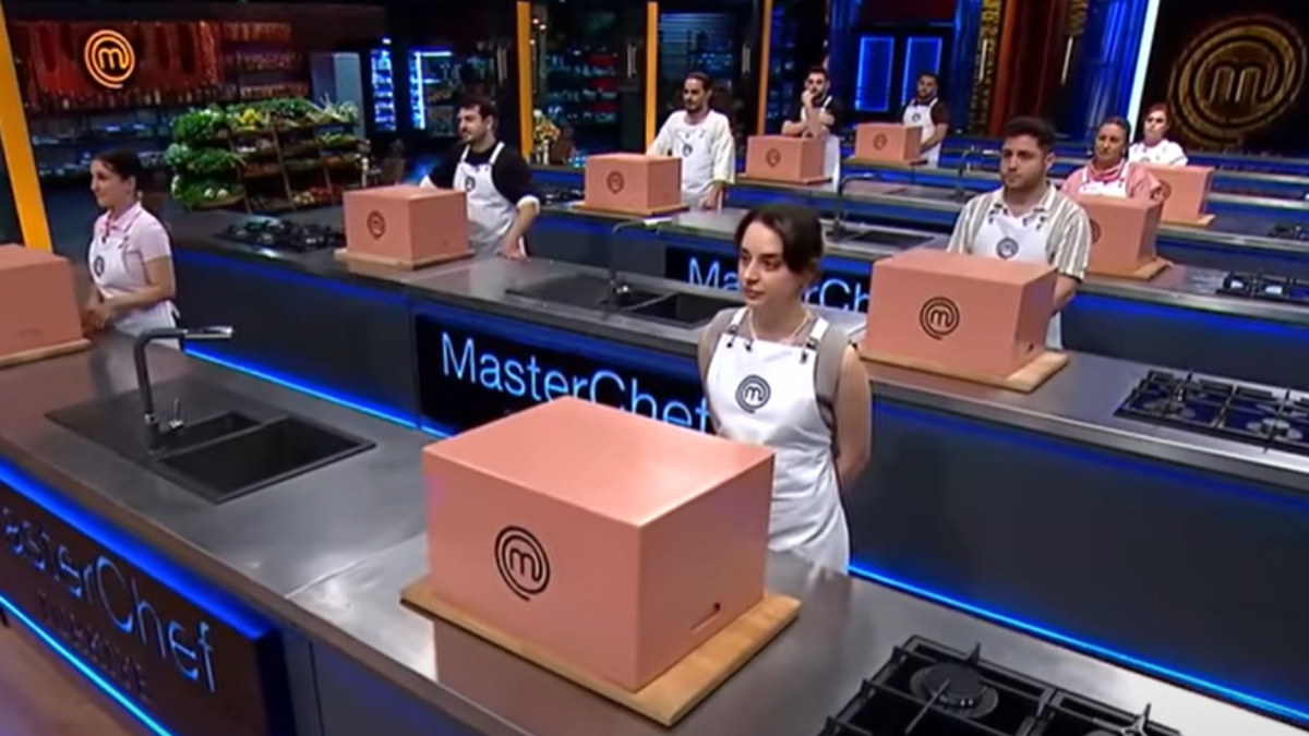 MasterChef 2025'te ana takım uğraşı başladı. 14 yarışmacının canla başla