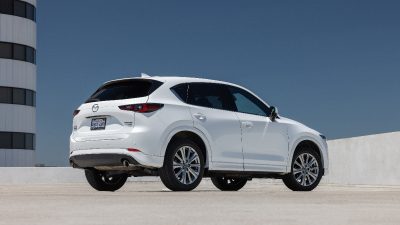 Mazda, tanınan SUV modeli CX-5'in büsbütün yenilenen üçüncü kuşağını 10