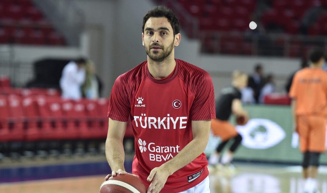 Mersin Spor, oyuncusu Kartal Özmızrak ile 1 yıllık mutabakata varıldığını