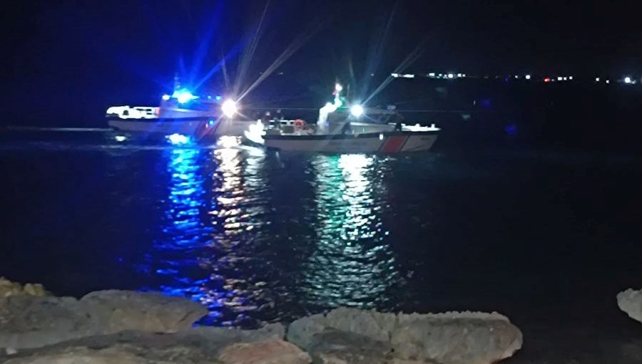 Mersin'in Silifke ilçesinde gece denize giren üç bireyden biri boğuldu,