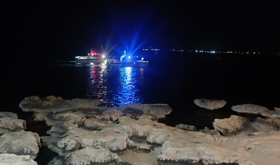 Mersin'de gece denize girdikten sonra dalgalarla sürüklenen 3 şahıstan biri