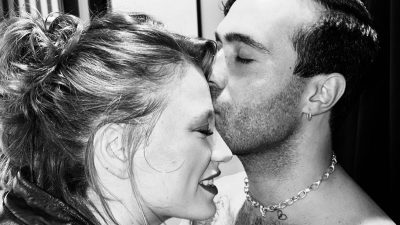 Ünlü müzikçi Mert Demir, ayrıldıkları argüman edilen sevgilisi Serenay Sarıkaya'nın