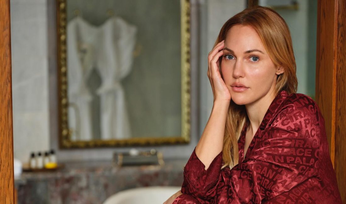 Dünya çapında tanınan oyuncu Meryem Uzerli, kızı Lara'nın fotoğraflarını toplumsal