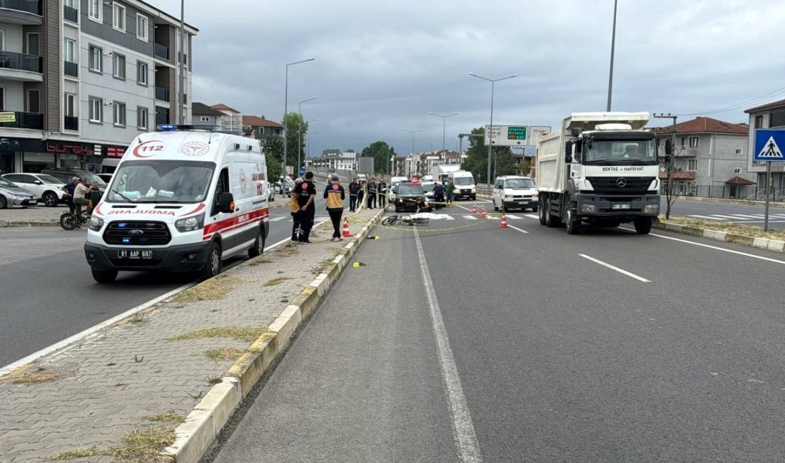 Düzce'de yaya geçidinden bisikletiyle yolun karşısına geçmeye çalışan kişi, minibüsün