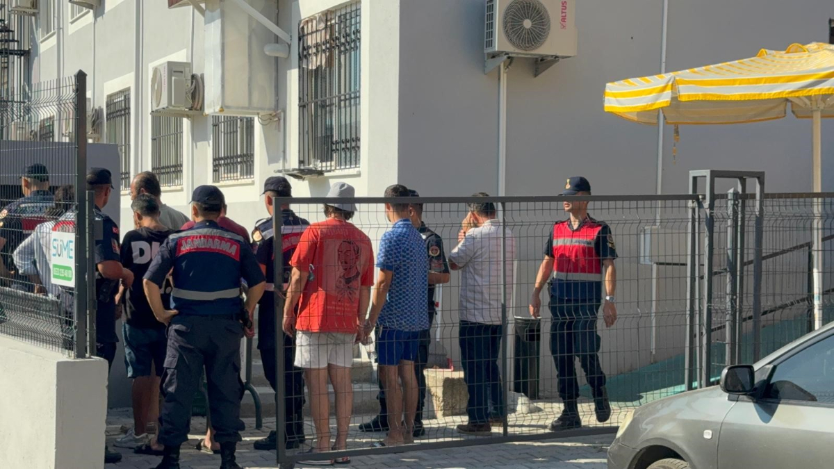 Seydikemer ilçesi Karadere Plajı’nda yasa dışı yollardan yurt dışına çıkmaya