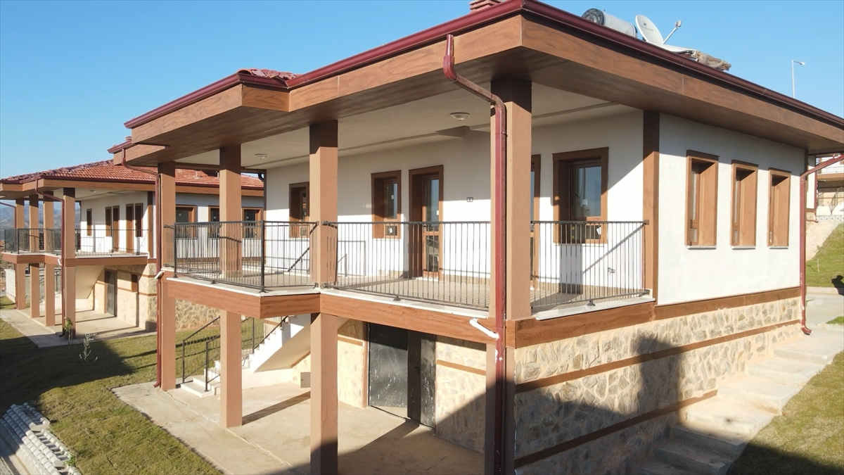 Toplumsal medya hesabından Manavgat yangınına ait paylaşımda bulunan Bakan Murat