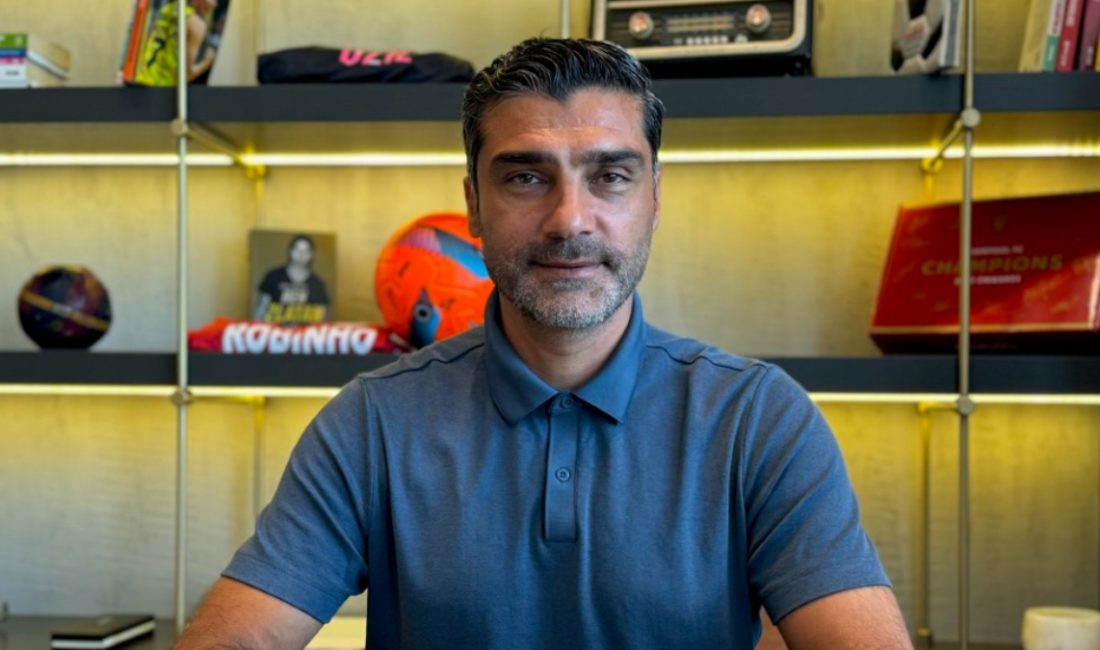 Teknik Yönetici Mustafa Sarp'ın, 1. Lig gruplarından Sarıyer'in teknik adam