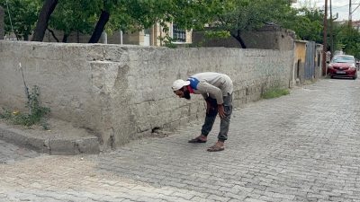 Kentte, kontrolden kaçmak isterken gruplar tarafından yakalanan 3 tekerlekli motosikletin