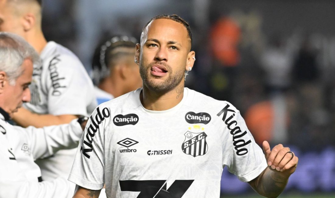 Brezilya Serie A’da Internacional’e 2-1 yenilen Santos’ta Neymar, yalnızca alandaki