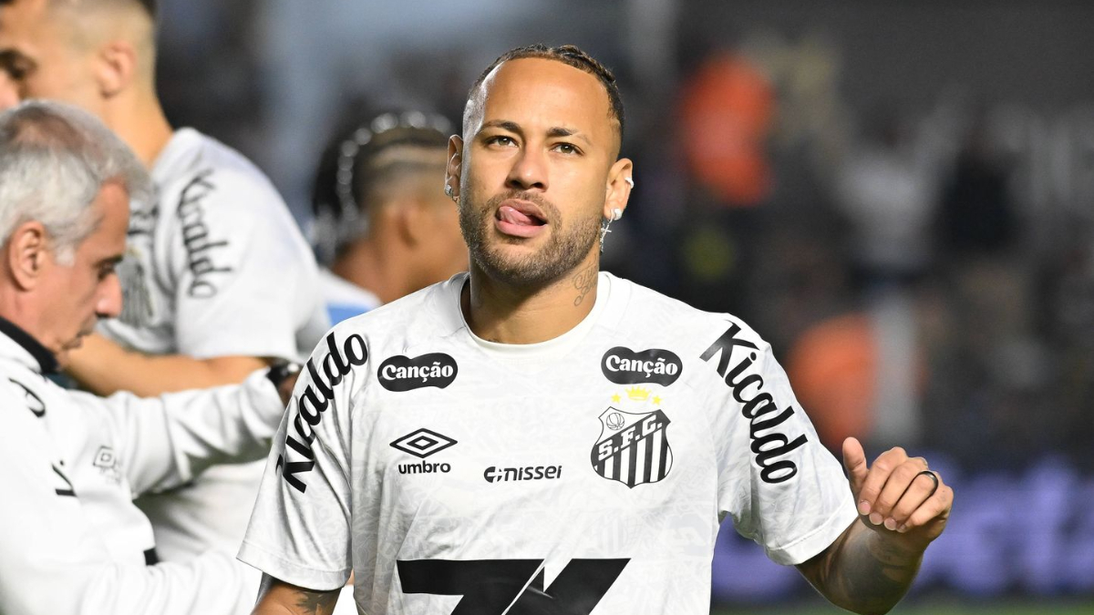 Brezilya Serie A’da Internacional’e 2-1 yenilen Santos’ta Neymar, yalnızca alandaki