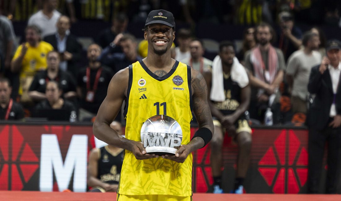 Fenerbahçe Erkek Basketbol Kadrosu, ABD'li oyuncu Nigel Hayes-Davis'in mesleğine Amerikan