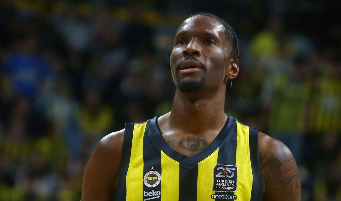 NBA'de Phoenix Suns, Nigel Hayes-Davis'i takımına kattı.