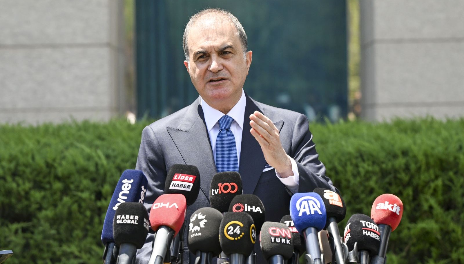 AK Parti Sözcüsü Ömer Çelik, CHP Genel Başkanı Özgür Özel'in