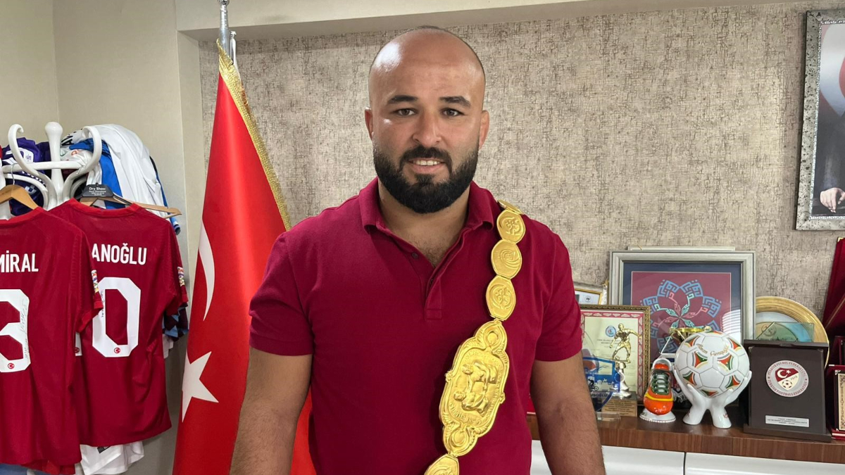 Edirne'de bu yıl 664’üncüsü düzenlenen Tarihi Kırkpınar Yağlı Güreşleri’nde başpehlivan