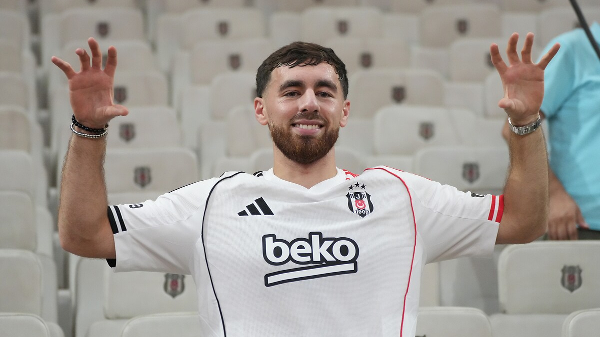 Beşiktaş'ın yeni transferi Orkun Kökçü, "Çok memnunum. Küçükken hayalini kurduğum