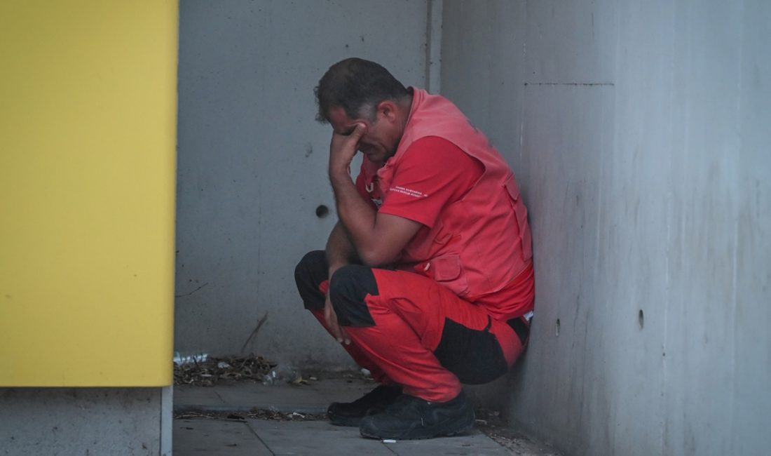 Eskişehir'de rüzgarın zıt dönmesi sonucu 10 orman personeli şehit oldu.