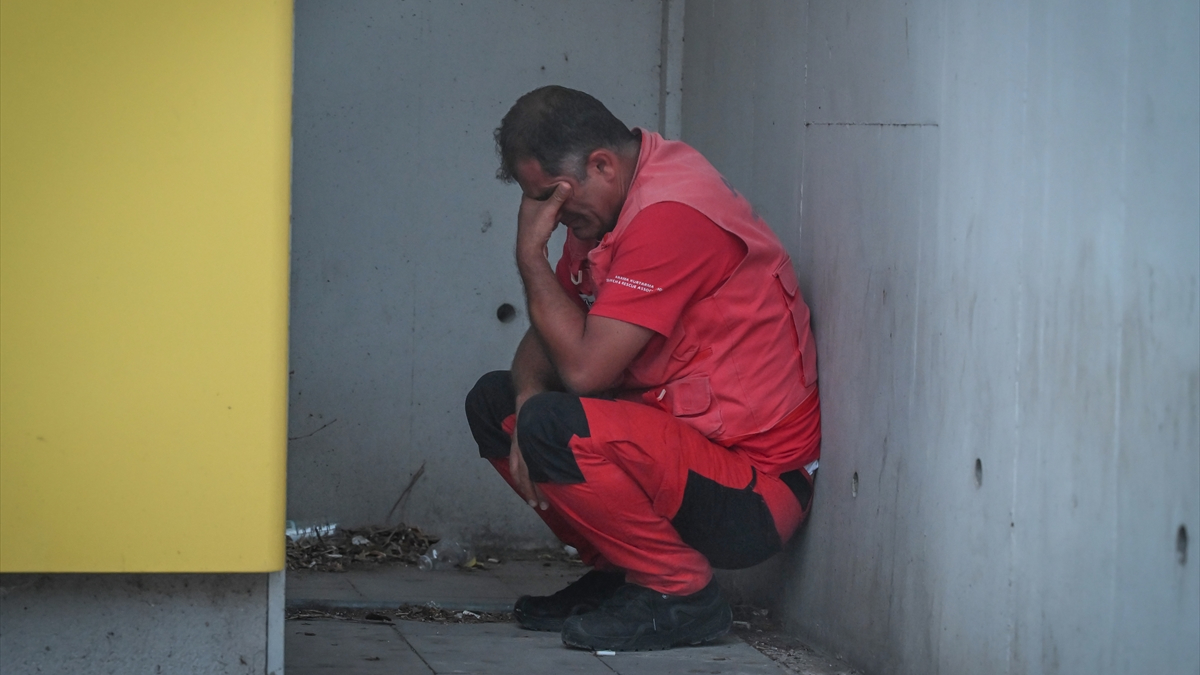 Eskişehir'de rüzgarın zıt dönmesi sonucu 10 orman personeli şehit oldu.