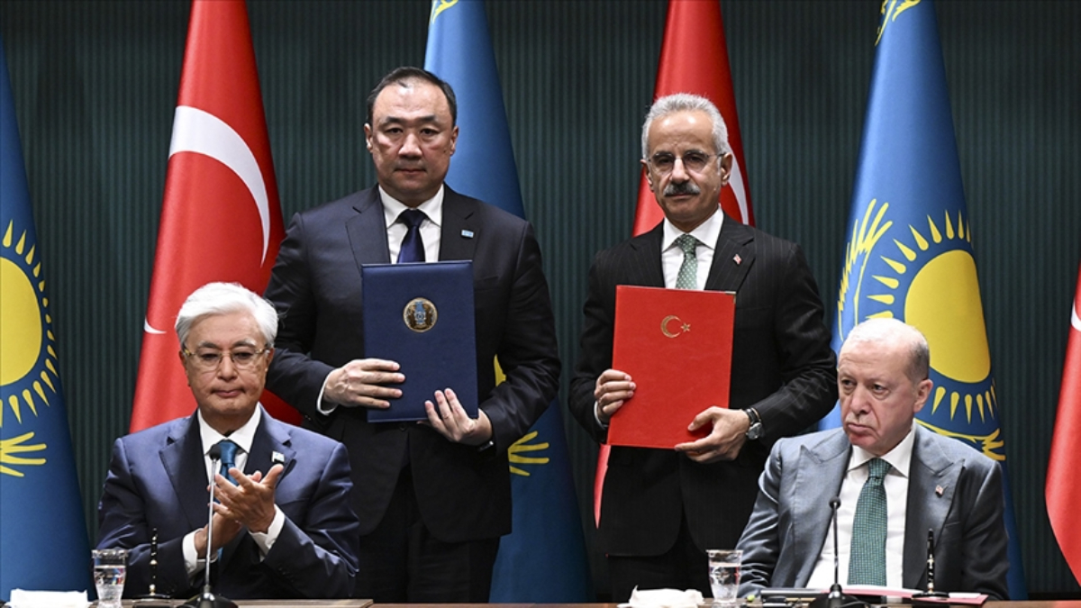 Ulaştırma ve Altyapı Bakanı Uraloğlu, Türkiye ile Kazakistan ortasında imzalanan